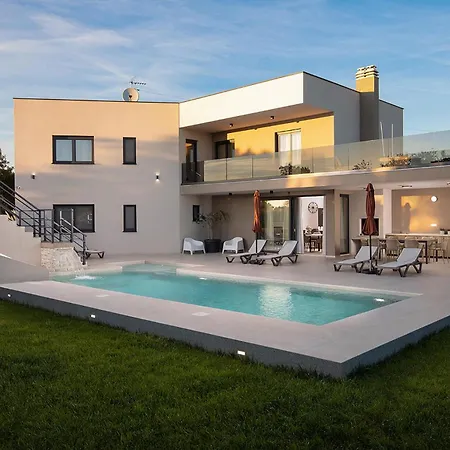 Luxurious In *